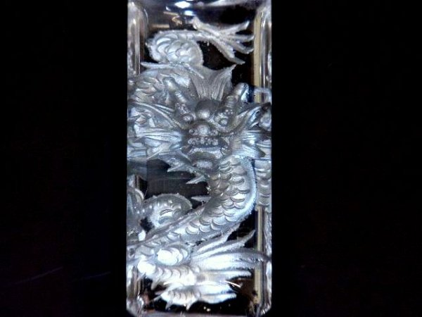 画像3: 職人技で作られたペンダントトップ！浮彫皇帝龍本水晶プレート　銀彫