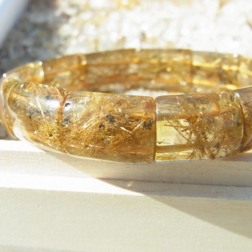 別のアングル写真1: 訳あり  14ミリ  現品一点物  ゴールド  ルチル  クォーツ  バングル  虹入り金針水晶  数珠  GRB7  39g  ヘマタイト  レインボー  最強金運  ブレス   パワーストーン  開運招来  1点物  誕生日  ギフト  贈り物    / 誕プレ 魔除け 運気向上 お揃い クリスマスプレゼント お祝  高品質 / 京海堂