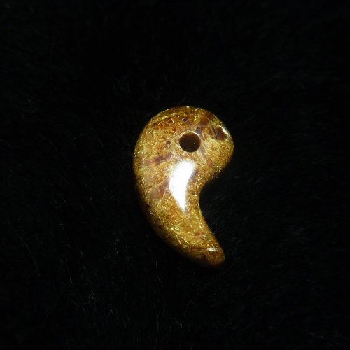 別のアングル写真1: おすすめ  現品一点物  濃密  ゴールドルチル  勾玉  Mr44  金針水晶  お守り  不思議な力  天然石  パワーストーン  人気  ネックレス  ルチル  クォーツ  誕生日  贈り物   /クリスマスプレゼント お祝 高品質 / 京海堂