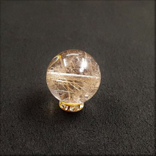 別のアングル写真2: 透明度抜群  16ミリ  現品一点物  1粒売り  ゴールドルチル  クォーツ  金針水晶 KYG29  ハンドメイド  天然石  パワーストーン  開運  最強金運  ビーズ  誕生日  贈り物   /プレゼント お祝 高品質 / 京海堂