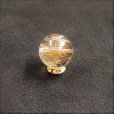 画像3: 金色が映えるクォーツ  13ミリ  現品一点物  1粒売り  ゴールドルチル  クォーツ  金針水晶 KYG28  ハンドメイド  天然石  パワーストーン  開運  最強金運  ビーズ  誕生日  贈り物   /クリスマスプレゼント お祝 高品質 / 京海堂 (3)
