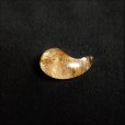 画像3: ルチルの入り方が特徴的  現品一点物  ゴールドタイチンルチル  勾玉  Mr75  金針水晶  お守り  不思議な力  天然石  パワーストーン  人気  ネックレス  クォーツ  誕生日  贈り物   /プレゼント お祝 高品質 / 京海堂