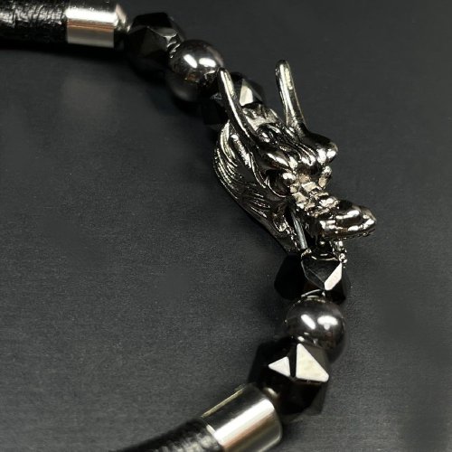 別のアングル写真2: Mr.ドラゴンヘッド  磁気ヘマタイト  スターカットスピネル  ニューチューブ  バングル  高級感抜群のフェイクレザー使用♪レディース・メンズOK  誕生日  贈り物   プレゼント  nC9  / 誕プレ 魔除け 運気向上 お揃い プレゼント お祝  高品質 / 京海堂