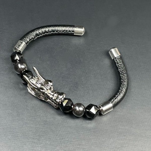 画像3: Mr.ドラゴンヘッド  磁気ヘマタイト  スターカットスピネル  ニューチューブ  バングル  高級感抜群のフェイクレザー使用♪レディース・メンズOK  誕生日  贈り物   プレゼント  nC9  / 誕プレ 魔除け 運気向上 お揃い プレゼント お祝  高品質 / 京海堂