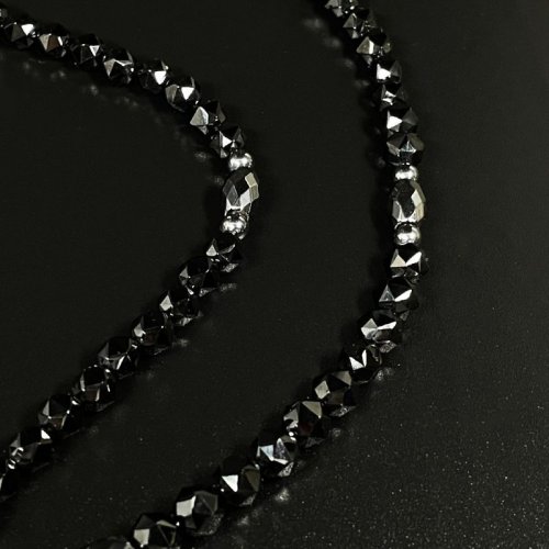 別のアングル写真1: 百合のクロスがカッコいい  カットテラヘルツ  スターカットスピネル  パワーストーン  ネックレス  TBn4  プロスポーツ選手愛用  ギフト  / 誕プレ 魔除け 運気向上 お揃い クリスマスプレゼント お祝  高品質 / 京海堂