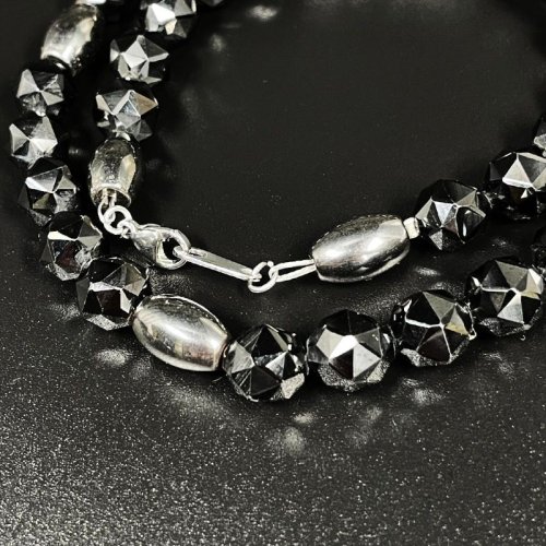 別のアングル写真1: ギラギラ感がハンパない  ヘマタイト  スターカットスピネル  パワーストーン  磁気  ネックレス  プロスポーツ選手も愛用する  金属アレルギー対応  jn22  / 誕プレ 魔除け 運気向上 お揃い プレゼント お祝  高品質 / 京海堂