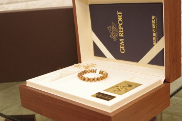 画像8: 数珠ブレスレット専用ケース 高級素材でオーダーした木箱  ウォルナットケース  パワーストーン  オブジェ  開運  最強金運  誕生日  リメイク  贈り物  合格祈願  お守り  / 誕プレ 魔除け 運気向上 お揃い クリスマスプレゼント お祝  高品質 / 京海堂