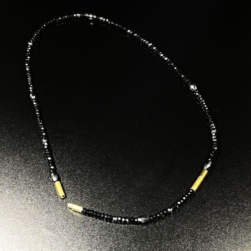 別のアングル写真3: ゴールドクラスプがゴージャス  カットヘマタイト  ブラックスピネル  パワーストーン  磁気ネックレス  ツインクラスプ仕様  プロスポーツ選手も愛用する  金属アレルギー対応  jgn1  / 誕プレ 魔除け 運気向上 お揃い クリスマスプレゼント お祝  高品質 / 京海堂