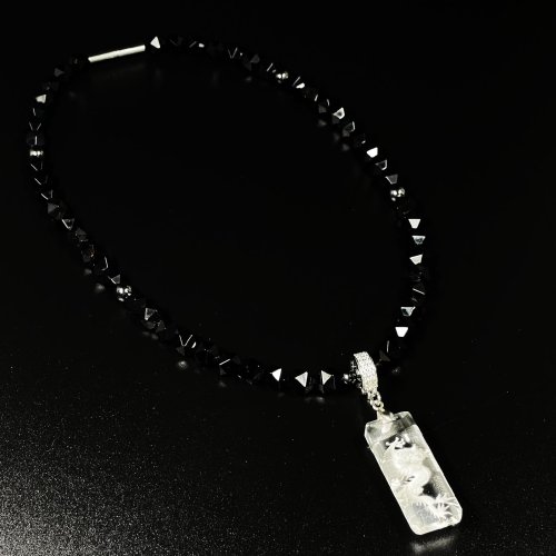 別のアングル写真2: ワイルドに決まるパワーストーン  浮彫皇帝龍本水晶プレート  20面カットオニキス  磁気ヘマタイト  ネックレス  こだわり  URn14  ギフト  / 誕プレ 魔除け 運気向上 お揃い クリスマスプレゼント お祝  高品質 / 京海堂