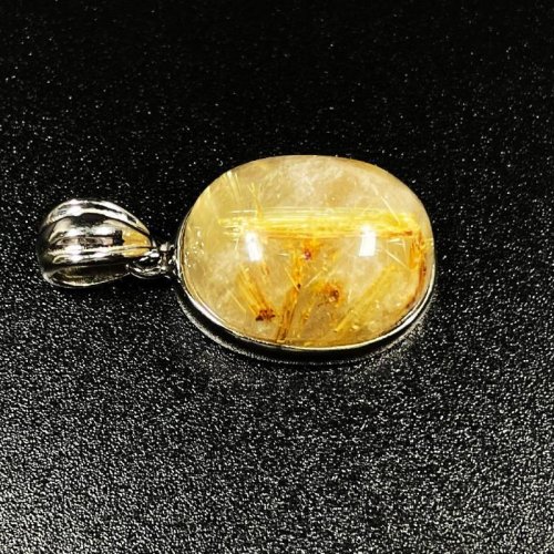 別のアングル写真2: 貫禄があるペンダント  現品一点物  ゴールドルチル  クォーツ  ペンダント  トップ  ルース  KGR74  金針水晶  シルバー925  アクセサリー  天然石  パワーストーン  人気  ネックレス  ルチルクォーツ  誕生日  ギフト  贈り物    / 誕プレ 魔除け 運気向上 お揃い プレゼント お祝  高品質 / 京海堂