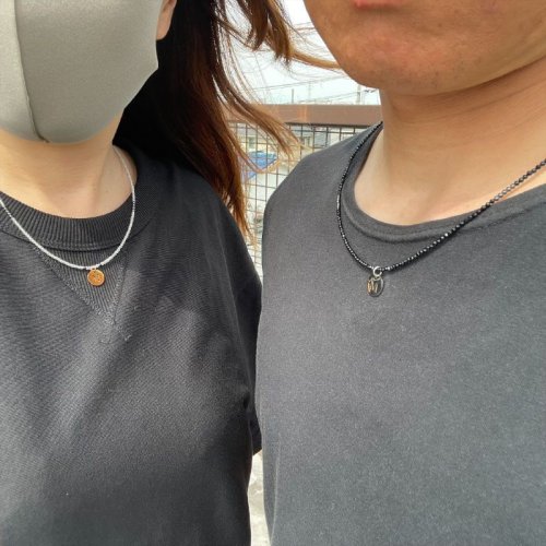 別のアングル写真1: トップのイニシャルを選べます  鉱石  テラヘルツ  カットオニキス  パワーストーン  ネックレス  TBni1  プロスポーツ選手愛用  金属アレルギー対応  ギフト  / 誕プレ 魔除け 運気向上 お揃い クリスマスプレゼント お祝  高品質 / 京海堂