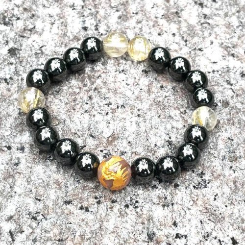 別のアングル写真1: 意志の強さを示す石  10ミリ  8ミリ  風水神  皇帝龍  ドラゴンアゲート  ゴールドルチル  磁気ヘマタイト  ブレス   天然石  数珠  最強金運  パワーストーン  開運  誕生日  ギフト  贈り物    ryub35  / 誕プレ 魔除け 運気向上 お揃い クリスマスプレゼント お祝  高品質 / 京海堂