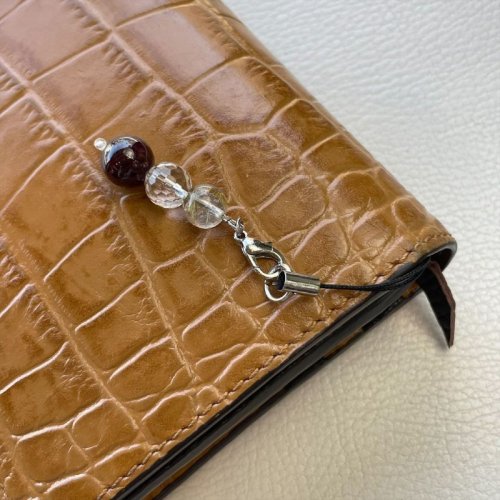 別のアングル写真1: 1月生まれのお守りチャーム  ガーネット  ゴールドルチル  128面カット水晶  ストラップ付  g1  / 誕プレ 魔除け 運気向上 お揃い クリスマスプレゼント お祝  高品質 / 京海堂