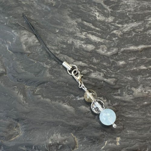 別のアングル写真2: 3月生まれのお守りチャーム  アクアマリン  ゴールドルチル  128面カット水晶  ストラップ付  A2  / 誕プレ 魔除け 運気向上 お揃い プレゼント お祝  高品質 / 京海堂