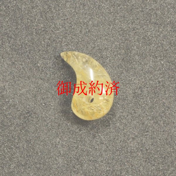 画像4: きめ細やかな金針が素敵  一点物  ゴールドルチル  勾玉  Mr116  水晶のお守り効果  力が宿る  天然石  パワーストーン  合格祈願  勝ち運の御守り  贈り物   /プレゼント お祝 高品質 / 京海堂