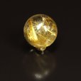 画像2: 透明度抜群で虹が素敵  17ミリ  一点物  1粒売り  ゴールドルチル  パワー充填の座布団付 SPR24  金針水晶  お守り効果  必勝祈願  贈り物   /プレゼント お祝 高品質 / 京海堂 (2)