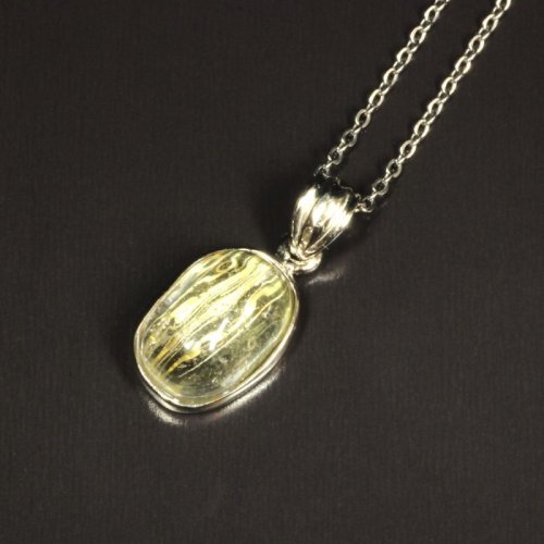 別のアングル写真1: 黄金色の光  一点物  ゴールドタイチンルチル  ペンダント  SV925  KgT41  金針水晶のお守り効果  誕生日  ギフト  贈り物    / 誕プレ 魔除け 運気向上 お揃い プレゼント お祝  高品質 / 京海堂