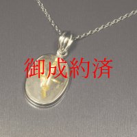 Vの字に内包するルチルがカッコいい  一点物 ゴールド タイチンルチル クォーツ ペンダント シルバー925 ＧＴＫ３２ 金針水晶のお守り効果 誕生日 ギフト 贈り物 プレゼントにも 京海堂