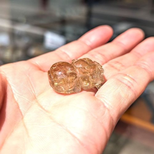 別のアングル写真3: 虹の光が神秘的  ゴールドルチル  クォーツ  貔貅  ヒキュウ  HKR8  14g  水晶のお守り効果  金銀財宝を集める  ギフト  / 誕プレ 魔除け 運気向上 お揃い プレゼント お祝  高品質 / 京海堂