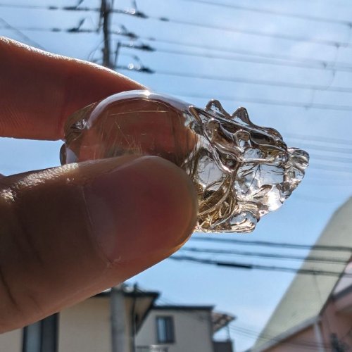 別のアングル写真2: 金のオーラがすごい  ゴールド  タイチンルチル  クォーツ  龍亀  ロングイ  Lng4  37g  金色の座布団＆台座付  順利財源廣進をもたらす縁起物 / 誕プレ 魔除け 運気向上 お揃い プレゼント お祝  高品質 / 京海堂