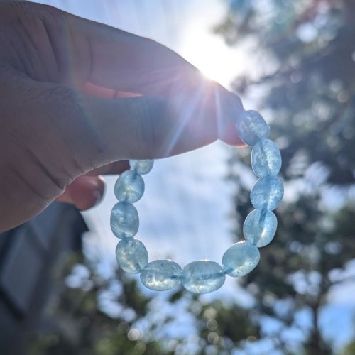 別のアングル写真3: 水色が美しい天使の石  一点物  アクアマリン  タンブルカット  ブレス   12ミリ×10ミリ  AQ5  3月の誕生石  パワーストーン  誕生日  ギフト  贈り物    / プレゼント お祝 高品質 / 京海堂