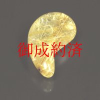 存在感抜群  一点物 ゴールドタイチンルチル 勾玉 Ｍｒ１４８ 金針水晶のお守り効果 力が宿る 天然石 パワーストーン 合格祈願 就職祝い 新生活 贈り物 プレゼントにも ギフト 京海堂