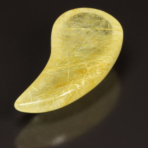 別のアングル写真1: 特大サイズがカッコいい  一点物  ゴールドルチルクォーツ  勾玉  KMr2  水晶のお守り効果  力が宿る  パワーストーン  贈り物   /クリスマスプレゼント お祝 高品質 / 京海堂