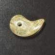 画像2: 鋭い金針の集合体  一点物  ゴールドルチルクォーツ  勾玉  KMr44  金針水晶  お守り効果  力が宿る  パワーストーン  引越祝  ギフト  / プレゼント お祝 高品質 / 京海堂 (2)