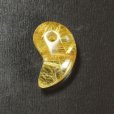 画像1: 無数の金針の可能性  一点物  ゴールドルチル  勾玉  KMr47  水晶のお守り効果  力が宿る  パワーストーン  願い叶える  記念  お祝  運気上昇  引越祝  ギフト  / プレゼント お祝 高品質 / 京海堂 (1)