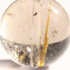 別のアングル写真1: V型 金針が魅力の1点！13.5ミリ タイチン太針ルチル【GHTU4・4g】 一点物 1粒売り ハンドメイド 交換用ゴム付＆巾着1枚 【勝負運向上・金運・家族円満・受験合格】 金針水晶 お守り効果 ご褒美 お揃い ギフト 京海堂