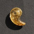画像4: 【透明な中に輝く金針  先端に輝くタイチンルチル】人気  勾玉  ゴールド  ルチル  クォーツ  一点物【  KMr50】お守り効果  力が宿る  パワーストーン  願い叶える  プレゼント  守護石  / プレゼント お祝 高品質 / 京海堂