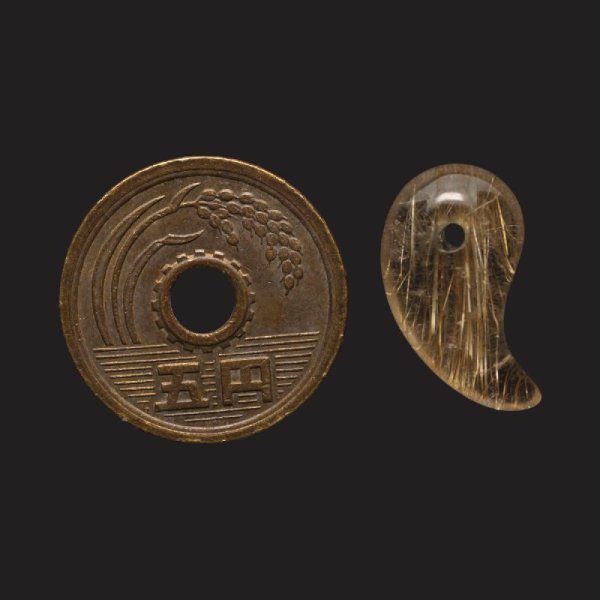 画像2: 【真っ直ぐ綺麗な金針が魅力】 一点物 ゴールドルチル 勾玉 【KMr68】 水晶のお守り効果 力が宿る パワーストーン 願い叶える 送別会 就職祝い 新生活 ギフト 京海堂