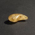 画像4: 【金針の繊細な輝きとひとすじのタイチンルチルの輝き  】勾玉  ゴールドルチル  クォーツ  一点物  【  KMr49】お守り効果  力が宿る  願い叶える  パワーストーン  ギフト  / プレゼント お祝 高品質 / 京海堂
