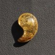 画像19: 【透明な中に輝く金針  先端に輝くタイチンルチル】人気  勾玉  ゴールド  ルチル  クォーツ  一点物【  KMr50】お守り効果  力が宿る  パワーストーン  願い叶える  プレゼント  守護石  / プレゼント お祝 高品質 / 京海堂
