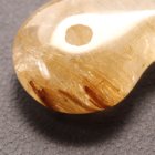 別のアングル写真2: 【無数の針と綺麗な形で優しい彩】勾玉 ゴールド ルチル クォーツ 一点物 大き目 【KMr73 】 お守り効果 力が宿る パワーストーン 願い叶える 送別会 就職祝い 新生活 ギフト 京海堂