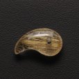 画像13: 【真っ直ぐ綺麗な金針が魅力】  一点物  ゴールドルチル  勾玉  【  KMr68】  水晶のお守り効果  力が宿る  パワーストーン  願い叶える  記念  お祝  運気上昇  引越祝  ギフト  / プレゼント お祝 高品質 / 京海堂