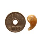 別のアングル写真2: 【無数の金針が魅力ラビットヘアー】ゴールド ルチル 一点物 勾玉【KMr69】 水晶のお守り効果 力が宿る パワーストーン 願い叶える 送別会 就職祝い 新生活 ギフト 京海堂