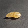 画像14: 【金針の繊細な輝きとひとすじのタイチンルチルの輝き  】勾玉  ゴールドルチル  クォーツ  一点物  【  KMr49】お守り効果  力が宿る  願い叶える  パワーストーン  ギフト  / プレゼント お祝 高品質 / 京海堂