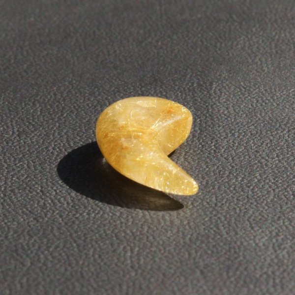 画像4: 【  鋭さがかっこいい  邪を払い幸運を掴む濃密金針  】一点物  ゴールド  ルチルクォーツ  勾玉  【  KMr48  】お守り効果  パワーストーン  贈り物  / 誕プレ 魔除け 運気向上 お揃い クリスマスプレゼント お祝  高品質 / 京海堂