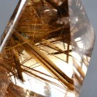 別のアングル写真1: 【透明度抜群！光と銅針の芸術品】一点物　　コッパールチル　太陽放射原石　15g　GHG3巾着1枚＆座布団付　　金運アップ　成功を引き寄せる石　仕事運向上　お守り　パワーストーン　贈り物　ギフト　京海堂
