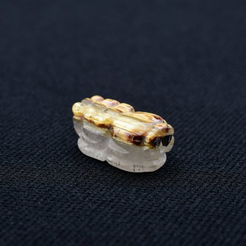 別のアングル写真3: 【洗練された黄金の輝きが放つ存在感】1点物　ゴールド　タイチンルチル　クォーツ　貔貅　ヒキュウ　【GHHKU5】2g　金運 商談 面接　交渉　勝負運　邪気払い　お守り　ご褒美　天然石ビーズ　貫通穴あり　ルチルクォーツ　効果　京海堂