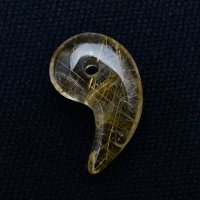 【抜群の透明感と美しく伸びる金針】人気 勾玉 ゴールド ルチル クォーツ 一点物【KMr67】お守り効果 力が宿る パワーストーン 勝負運・金運・目標達成 プレゼント 守護石 京海堂