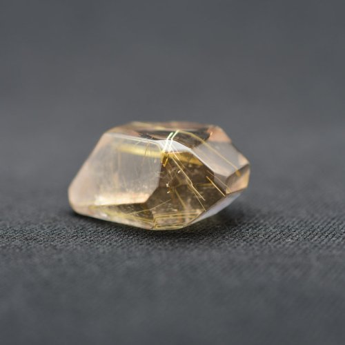別のアングル写真3: 【虹入り金針原石☆】一点物 ゴールドルチル原石　15g　GHG7　巾着1枚＆座布団付 　金運アップ　成功を引き寄せる石　ビジネス運向上　人間関係　お守り　パワーストーン　贈り物　ギフト　京海堂