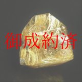 画像: 店長イチオシ 現品一点物 太陽放射ゴールド タイチンルチル ポイントカット 原石 １５ｇ ＧＺ２８ 虹入金針水晶 レインボー ヘマタイト 最強金運 運気を高める 天然石 鑑賞石 　　 イベント 旅行の御守り 母の日 誕生日 　　 ギフト 贈り物