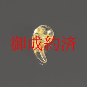 画像: 光り輝くルチルが美しい  一点物 ゴールドルチル 勾玉 Ｍｒ６６ 金針水晶 お守り 不思議な力 天然石 パワーストーン 就職祝い 新生活