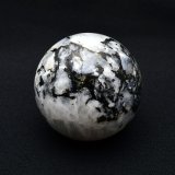 画像: 【幻想的なブルーのシラーが癒しの魔法☆】ブルームーンストーン スフィア　約56mm 257g GHBMS1 感情の安定 癒し 直感力 魔除け ご褒美 誕生日 プレゼント 贈り物 ギフト 京海堂