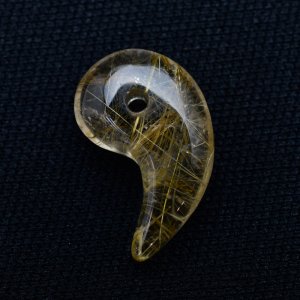 画像: 【抜群の透明感と美しく伸びる金針】人気 勾玉 ゴールド ルチル クォーツ 一点物【KMr67】お守り効果 力が宿る パワーストーン 勝負運・金運・目標達成 プレゼント 守護石 京海堂