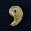 画像1: 【チャンスを呼び込む金針のたすき掛け☆】人気 勾玉 ゴールド ルチル クォーツ 一点物【KMr66】自分らしく 道を切り開く 勝負運・金運・目標達成 プレゼント 守護石 京海堂