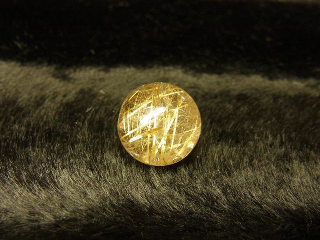 画像: 特価品！現品粒売り　金針水晶ゴールドルチル１４ミリ　貫通穴有　KY-７１　