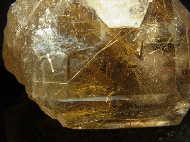 画像: オススメ 現品一点物  ゴールドルチル ポイント 原石 ２２３ｇ シラー 虹入り レインボー 金針水晶 運気を高める 天然石 鑑賞石 ＧＺ３